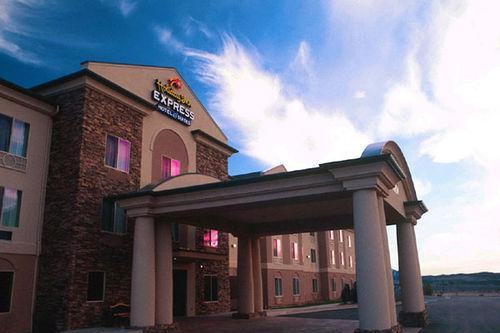 Holiday Inn Express Cedar City 01